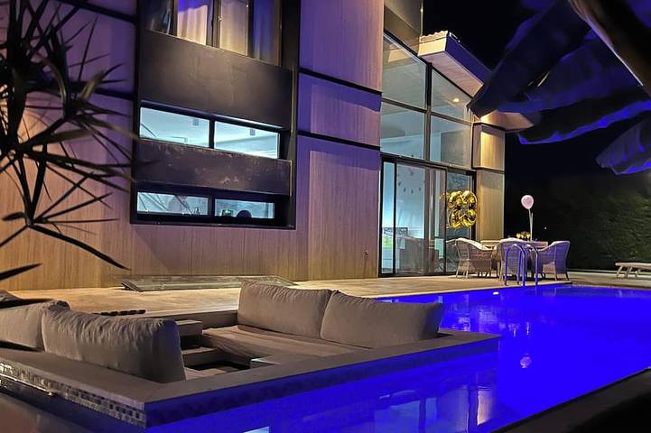 Villa für 9 Personen, mit Pool in Cesme