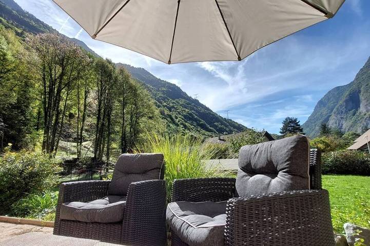 Location de vacances pour 4 personnes, avec jardin à Livet-et-Gavet