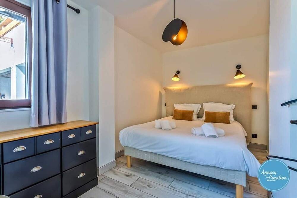 Appartement entier, La Bergerie T2 : Appartement vue Lac et Montagnes. in Talloires-Montmin, Région d'Annecy