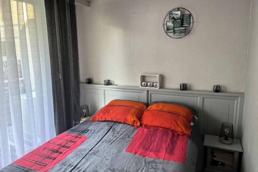 Ganze Wohnung, T3 ground-floor apartment with terraces, 300 m from the beach, access to all amenities, in Menton, Mittelmeerküste (Frankreich)