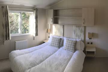 Chalet for 6 People in Milford-on-Sea, Hampshire, Photo 2