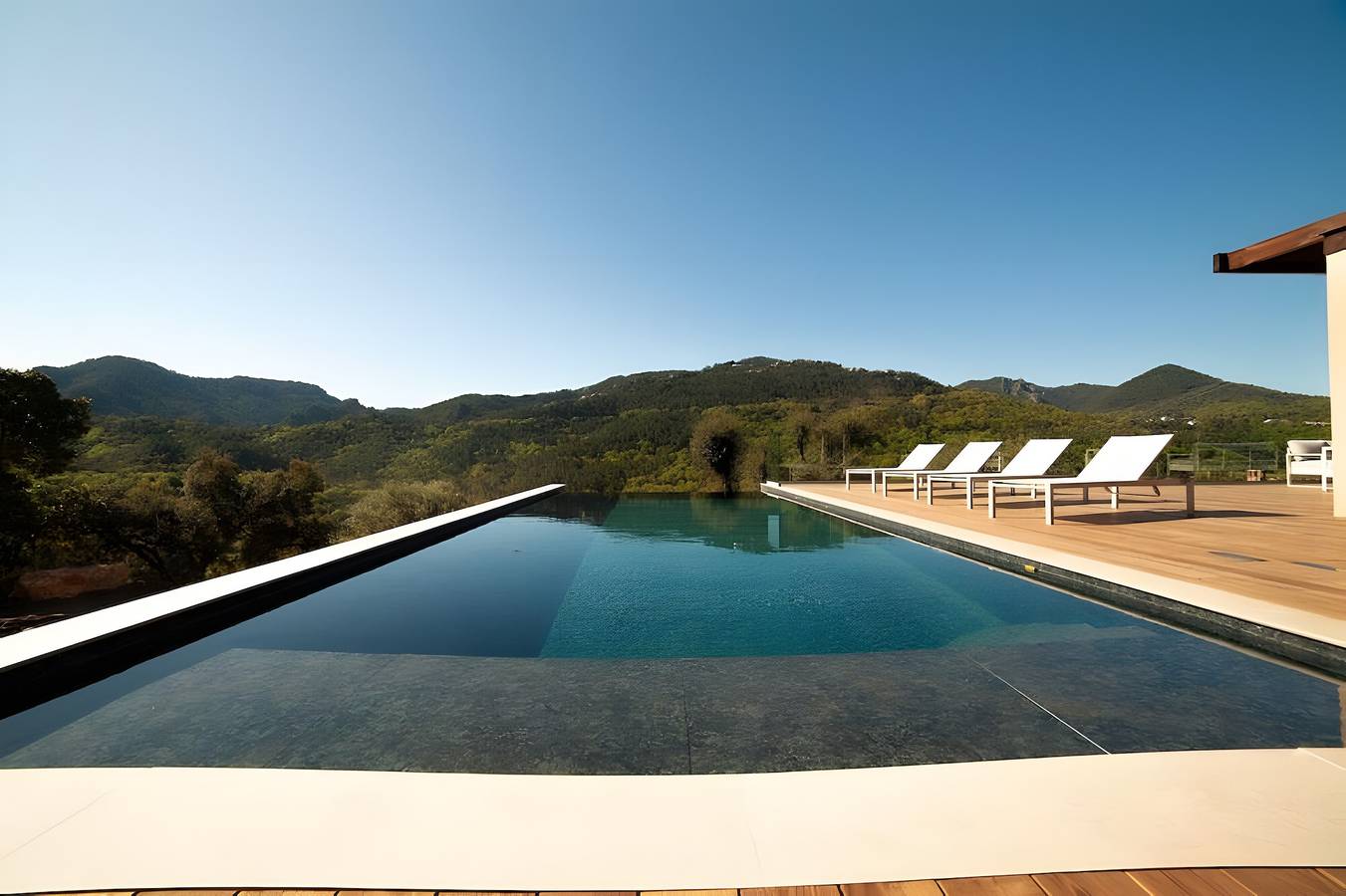 Impresionante villa Corian moderna y confortable en el corazón del macizo del Estérel in Les Adrets-de-l'Estérel, Costa mediterránea (Francia)