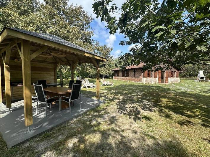 Gîte pour 6 personnes, avec Terrasse ainsi que Jardin et Vue