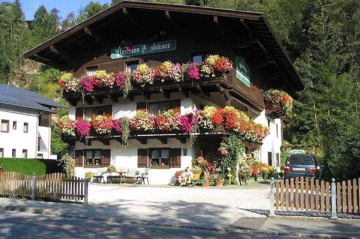 Hütte für 6 Personen, mit Garten und Pool in Saalbach