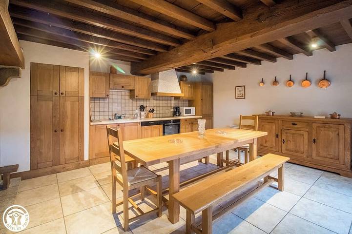 Location de vacances pour 9 personnes, avec balcon et jardin à Montel-de-Gelat