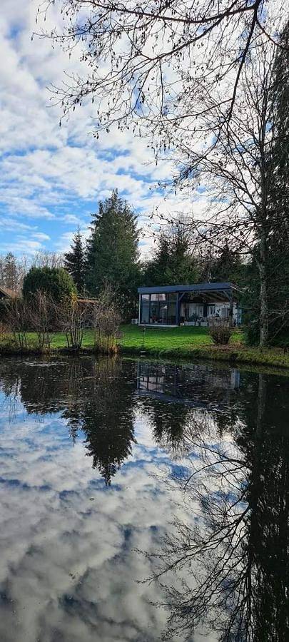 Location de vacances pour 6 personnes, avec Terrasse ainsi que Jardin et Vue à La Houssière