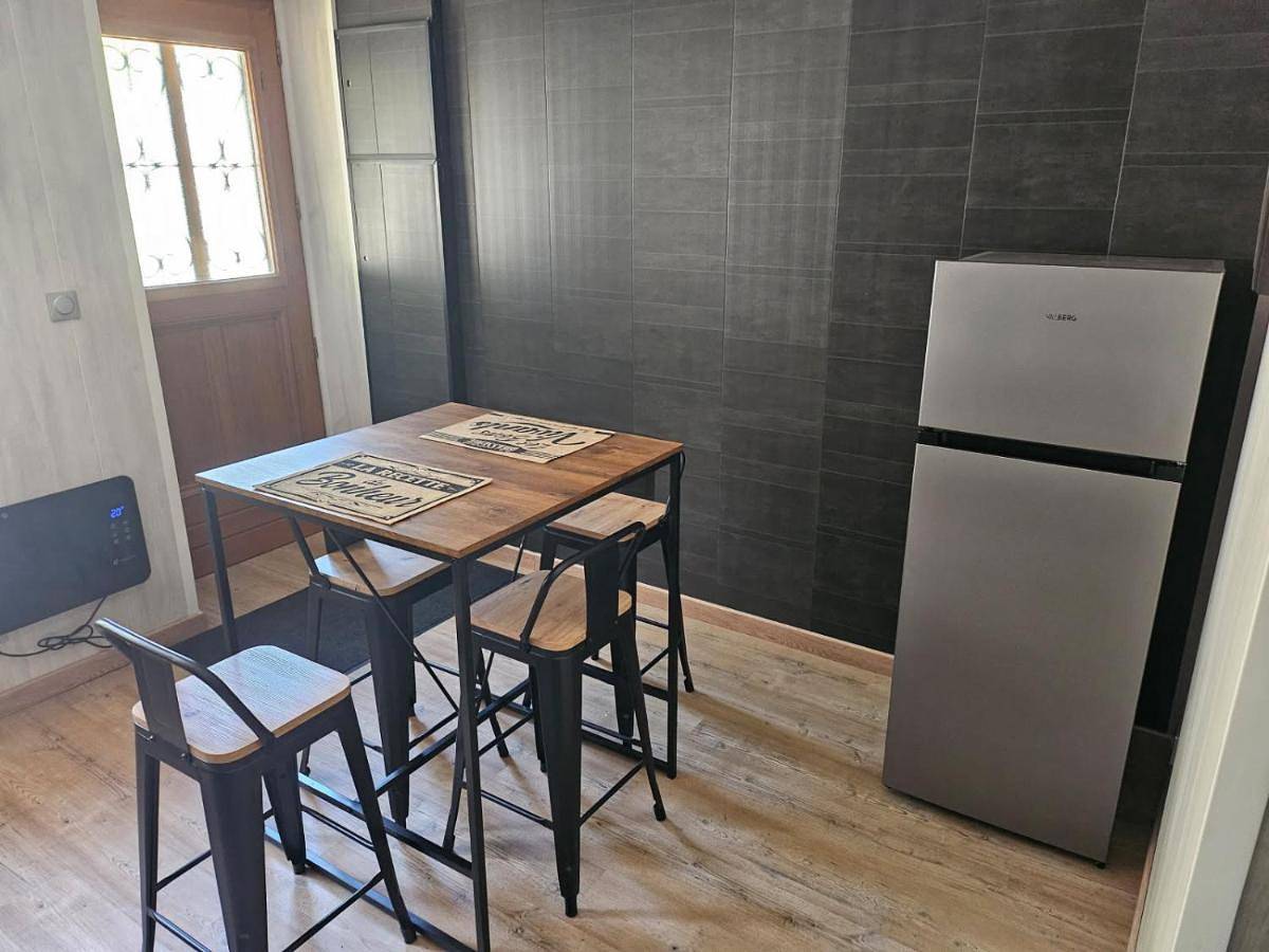 Appartement entier, One-Bedroom Apartment in Baume-les-Dames, Jura Francais