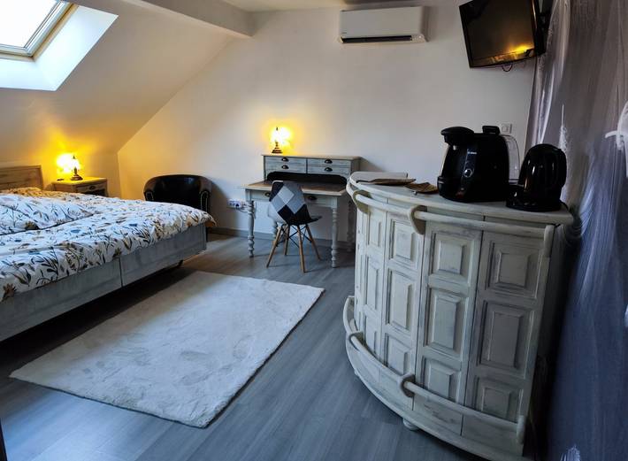 Location de vacances pour 2 personnes, avec jardin et jacuzzi dans Autechaux