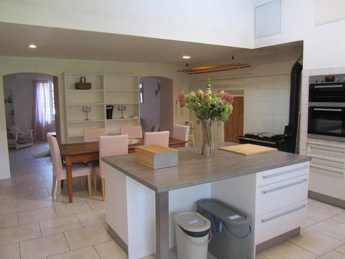 Gîte pour 4 personnes, avec piscine et jardin