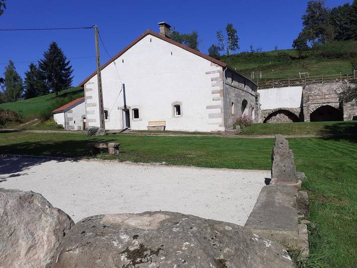 Gîte pour 6 personnes, avec Jardin à Saint-Bresson
