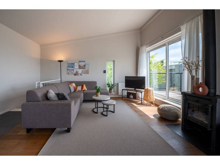 Ferienhaus für 8 Personen, mit Balkon und Whirlpool sowie Terrasse und Garten in Kortgene
