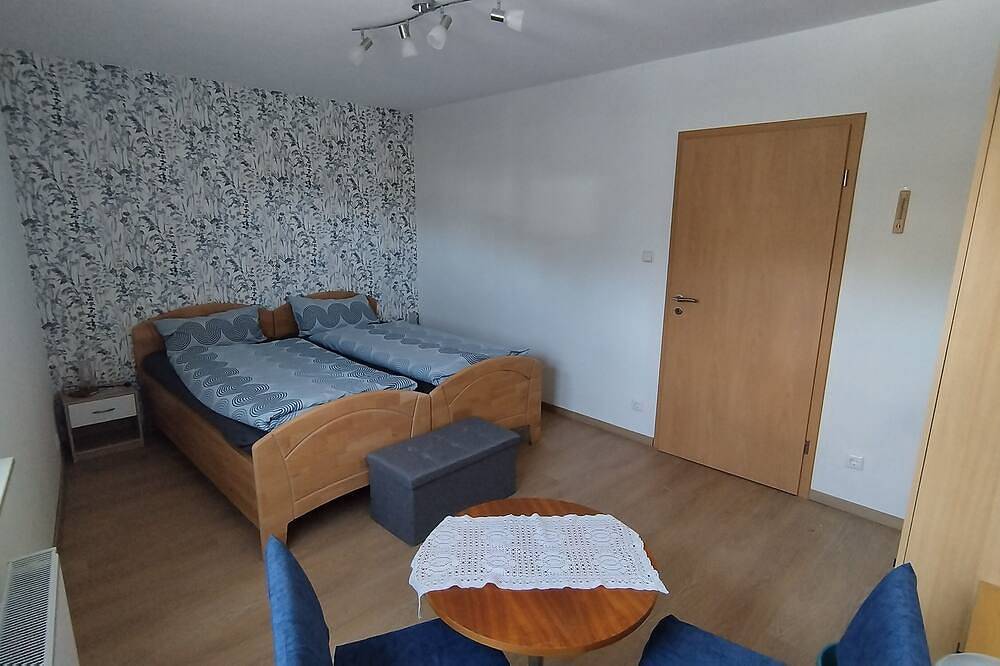 Ganze Wohnung, Ferienappartement Seeblick - Ruhige Wohnung am Aartalsee in Bischoffen, Naturpark Lahn-Dill-Bergland