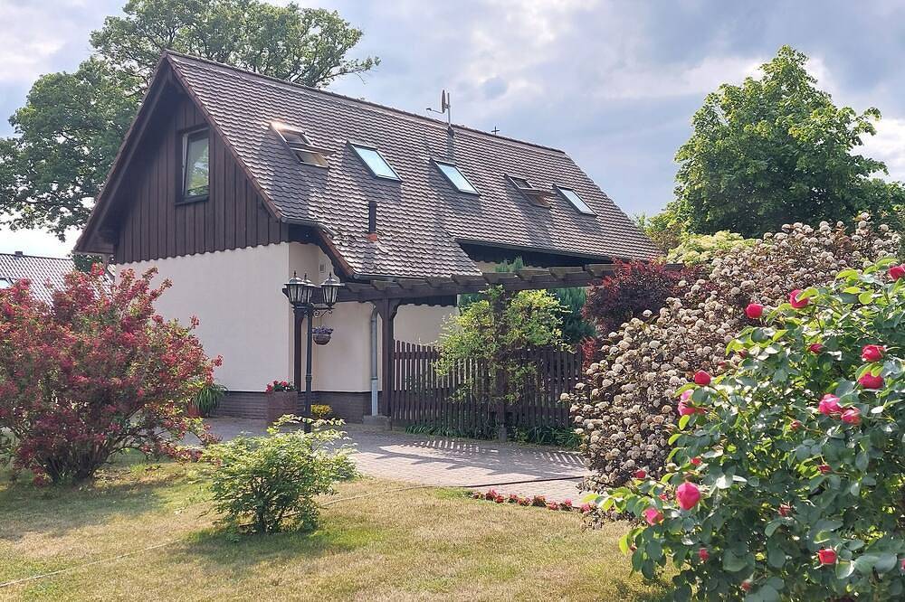 Vacation home at the village green in Katerbow, Temnitzquell