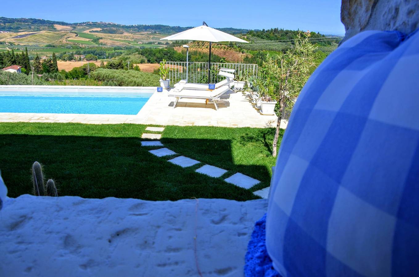 Ganze Ferienwohnung, Fewo Luna mit Garten, Terrasse und einen atemberaubenden Blick in Terricciola, Pisa Provinz
