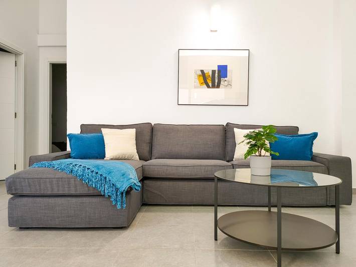 Apartamento para 6 personas, con terraza además de jardín y piscina en Campo Internacional