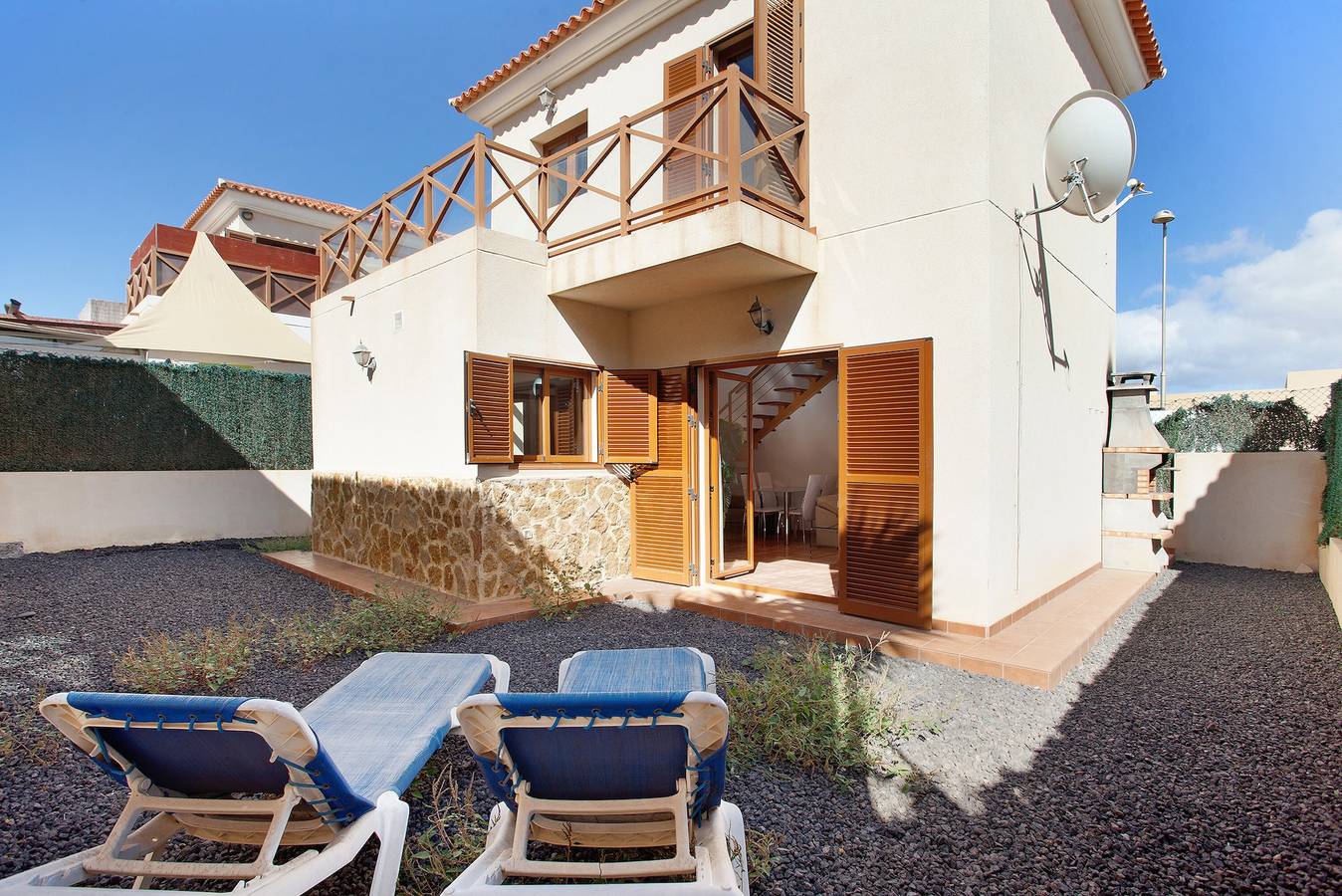 Casa de vacaciones 'Villa Charlotte' con vistas a la montaña, piscina compartida y Wi-Fi in Tamaragua, La Oliva