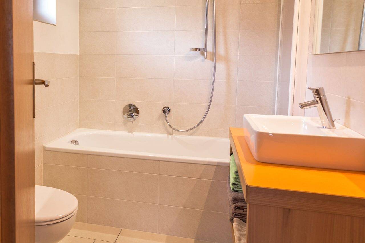 Ganzes Studio, Einzimmerapartment 'Ferienwohnung Lanz 3' mit Bergblick, Privatem Garten und Wlan in Oberlana, Lana