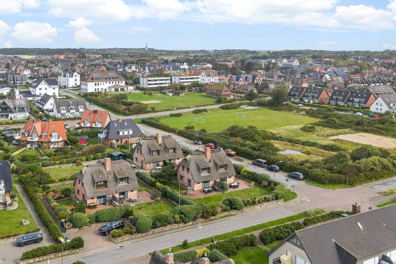 Lifestyle unter Reet, Strand & Meer um die Ecke. in Wenningstedt, Sylt