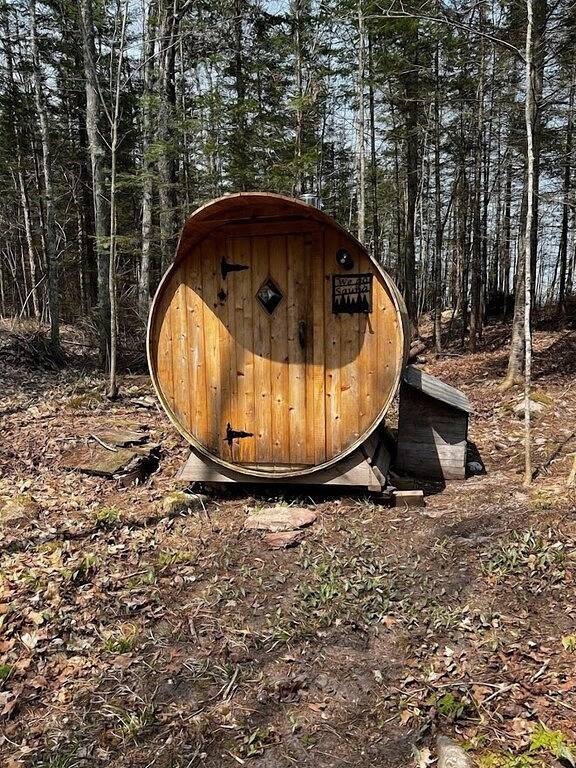 Rustic Cabin sitting on the Edge of Lake Superior with an Outdoor Sauna in Alger County