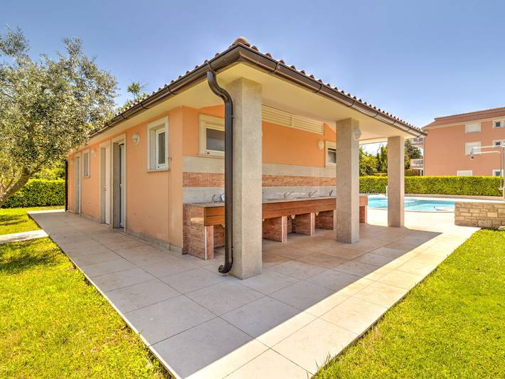 Camping für 6 Personen, mit Terrasse und Garten sowie Pool in Banjole