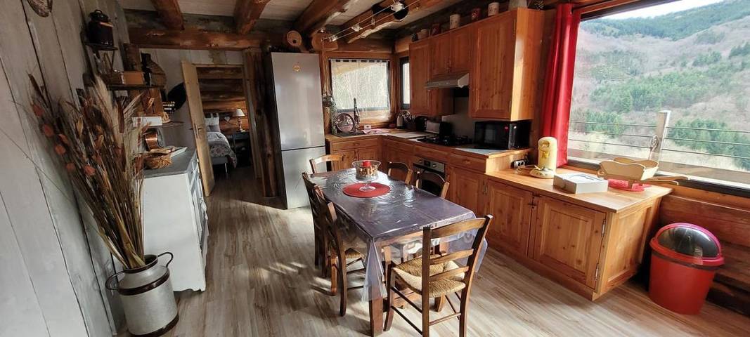 Maison de campagne pour 5 personnes, avec jardin ainsi que vue et balcon à Dornas