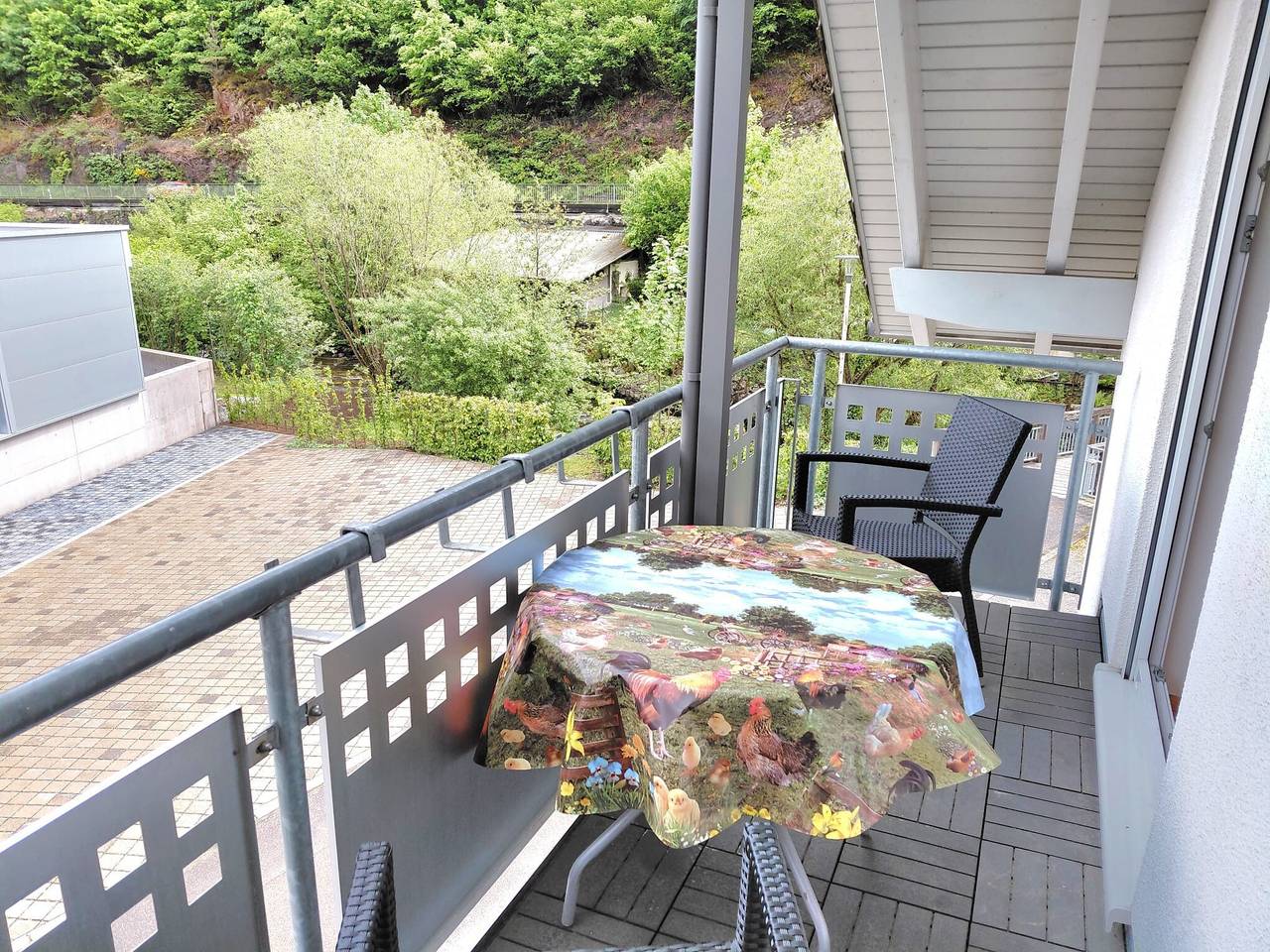 Doppelzimmer 12 – mit Dusche und Wc, Bergblick, Balkon , Gemeinschaftsterrasse & Wlan in Hornberg, Mittlerer Schwarzwald