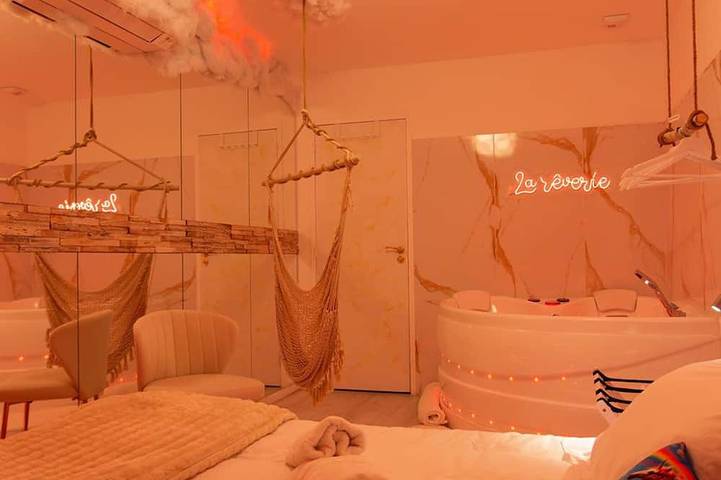 Entire apartment, Apartment with spa and sauna, Vierzon historical center in Vierzon, Vierzon Region