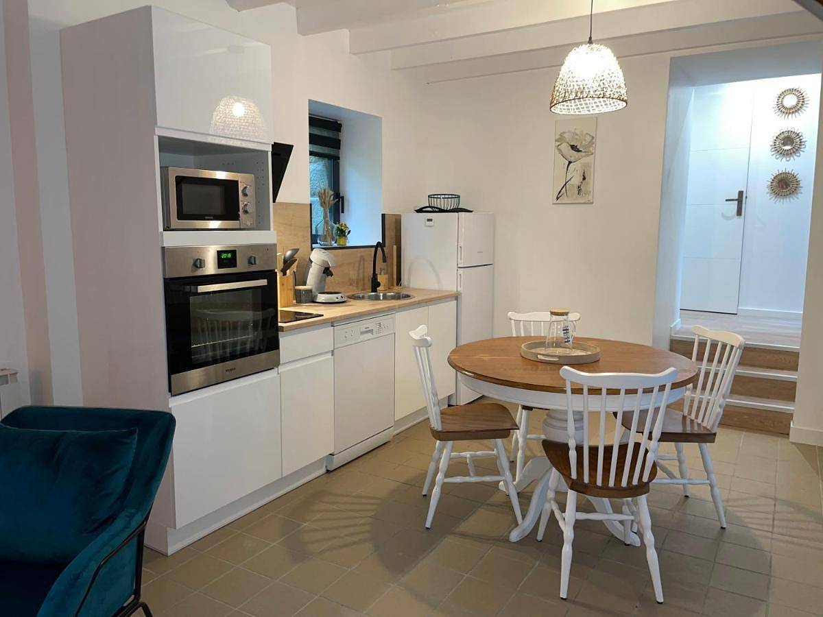 Three-Bedroom House in Plouguernével, Région de Guingamp