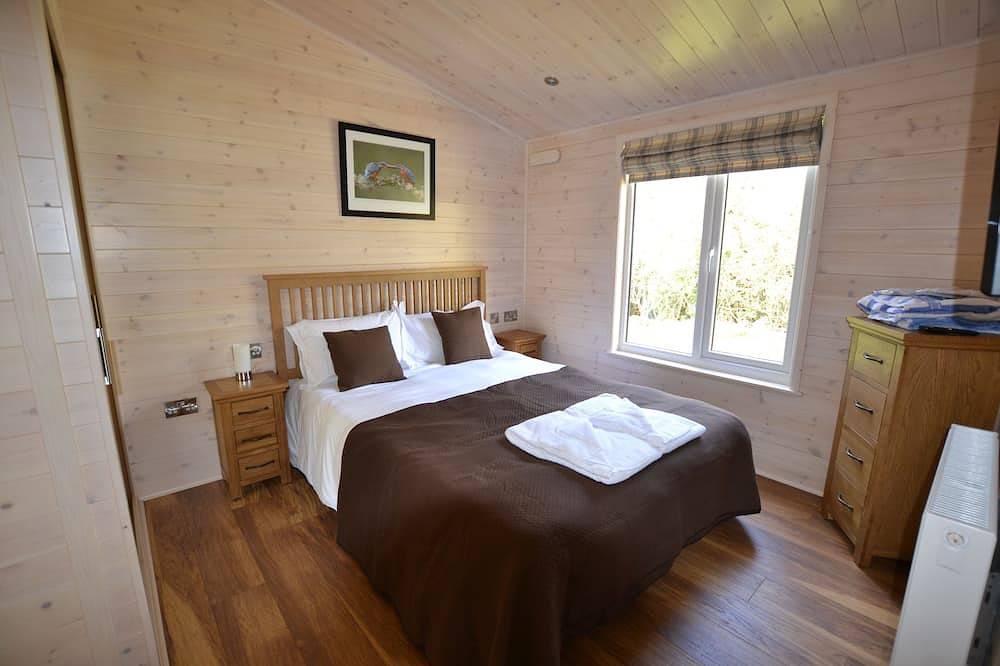 Entire apartment, Kingfisher Luxury Lodge with Sauna and Hot Tub in Chinnor, Chiltern Hills