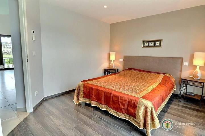 Location de vacances pour 12 personnes, avec jardin à Aubenas - 2