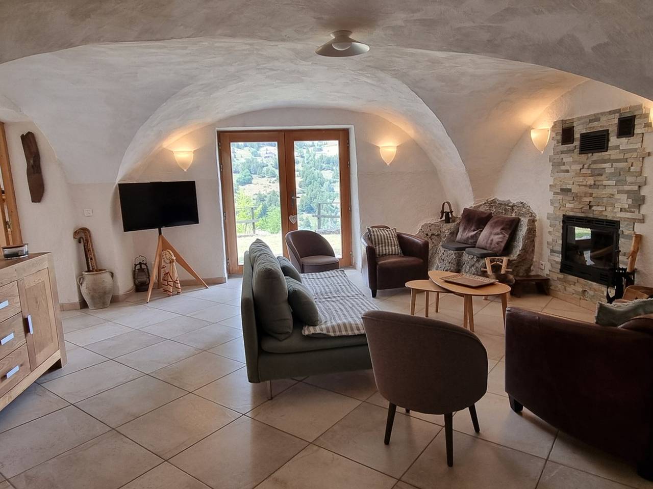 Ganze Wohnung, Geräumiges Chalet für 12 in Vars mit Kamin und Garten in Vars (station de ski), Vars