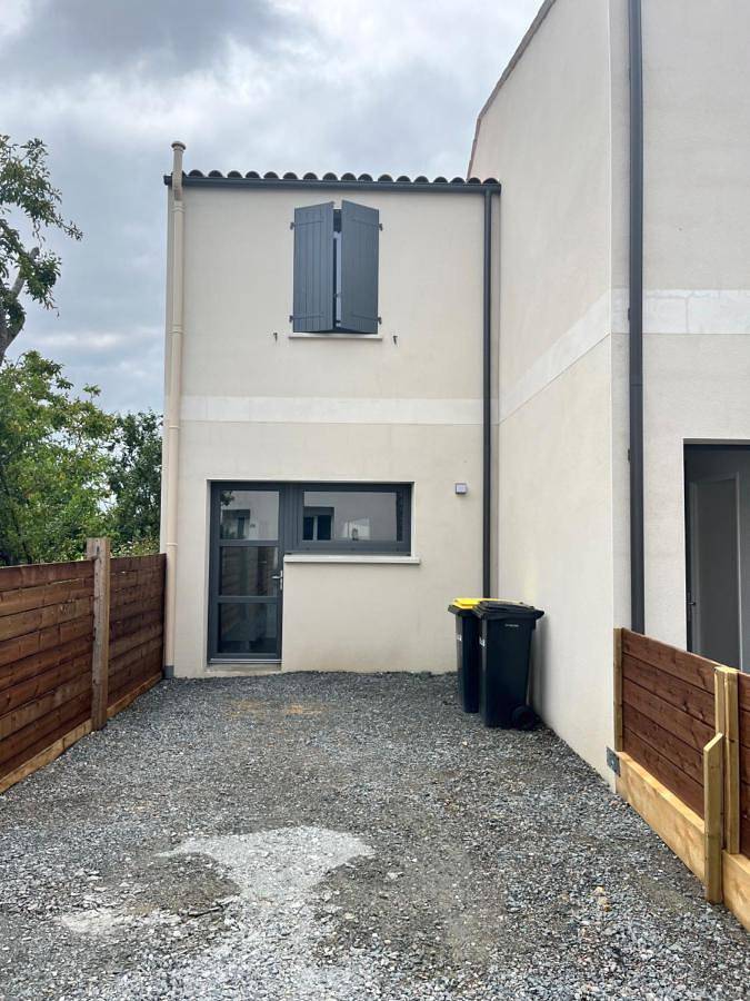 Location de vacances pour 4 personnes, avec terrasse et jardin, animaux acceptés dans Yves - 2