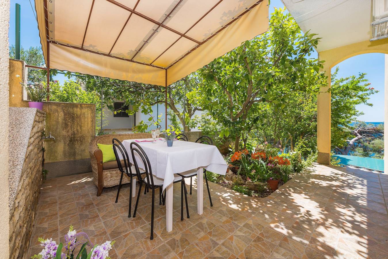 Ganze Wohnung, 1-Zimmer-Ferienwohnung am Strand Bilo, Primosten -b in Primosten, Šibenik-Knin