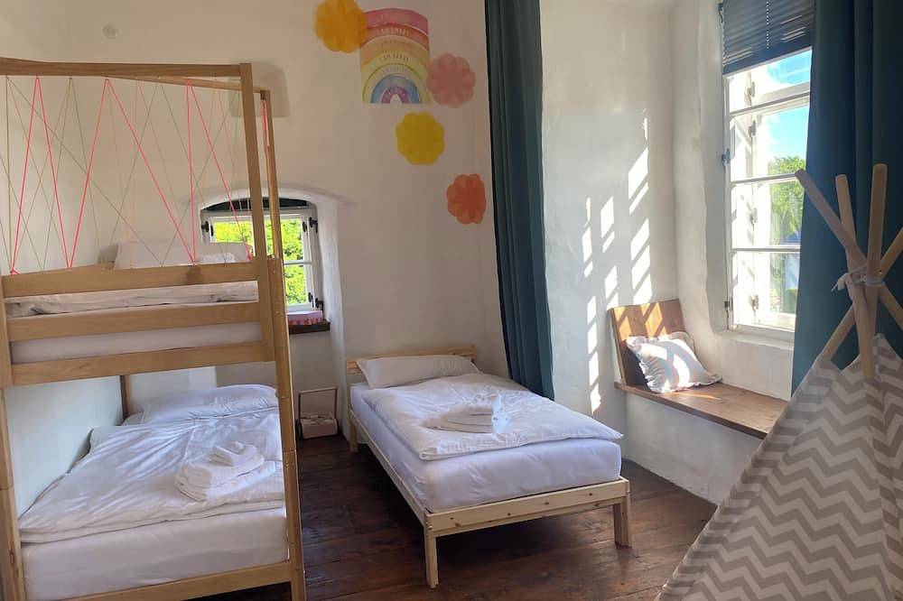 Ganze Wohnung, Glockenturm der Schlosskapelle-Ein kunterbunter Urlaub im Bayerischen Wald in Schwarzach, Ostbayern