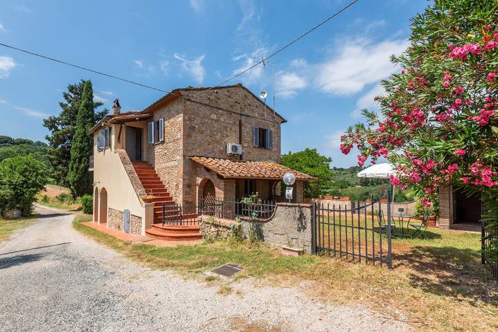 Vakantiehuis 'Uva' met zwembad voor gasten, wifi en airconditioning in San Gimignano, Provincie Siena
