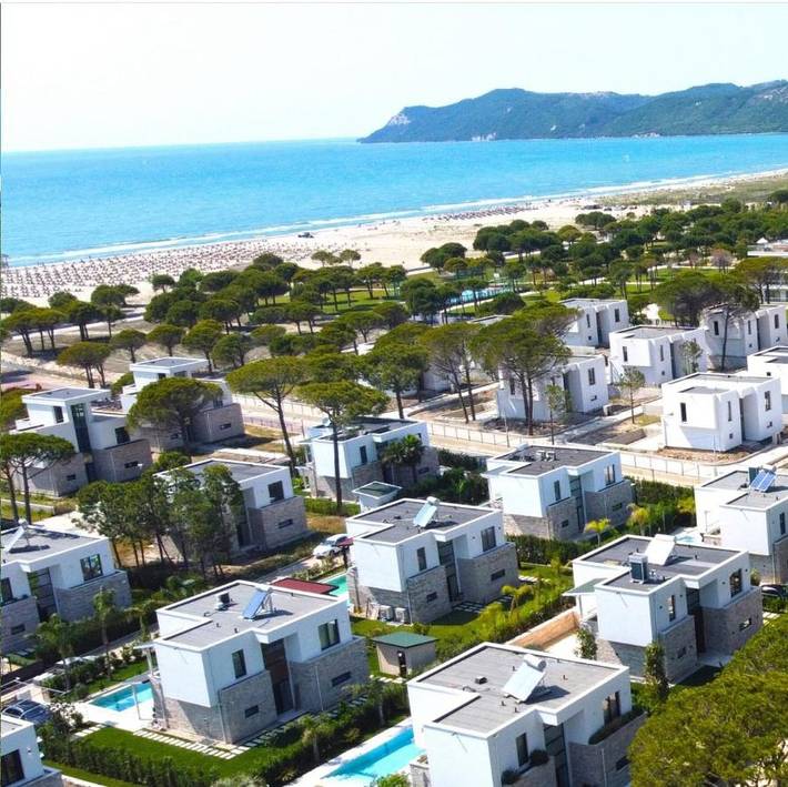 Resort per 4 persone, con Balcone e Terrazza nonché Giardino e Sauna in Albania