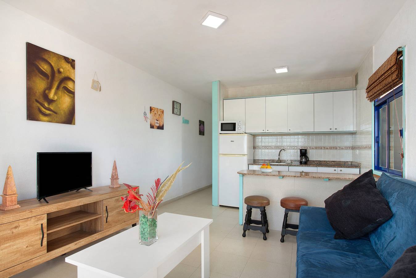 Apartamento entero, "Apartamento Mirra" cerca de la playa con piscina compartida y Wi-Fi in Playa De Puerto Rico, Mogán