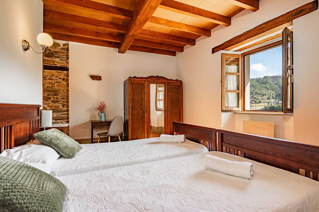 Chambre A Figueira à Mondoñedo avec vue sur la montagne, terrasse partagée et Wi-Fi in Mondoñedo, Province de Lugo