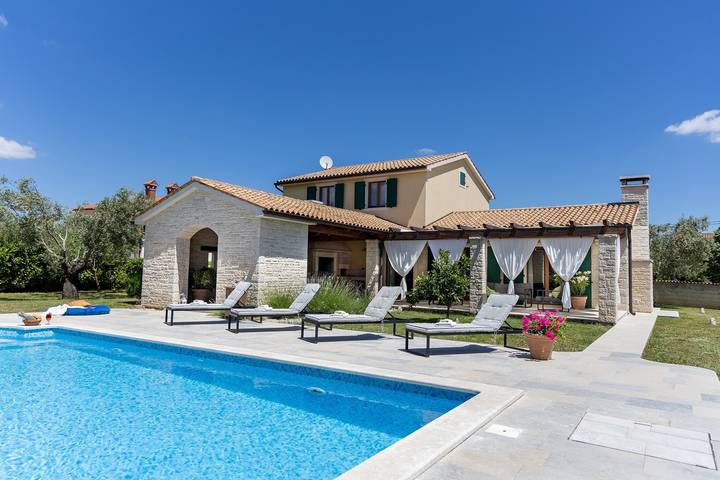 Ferienhaus für 10 Personen, mit Garten und Pool in Barban