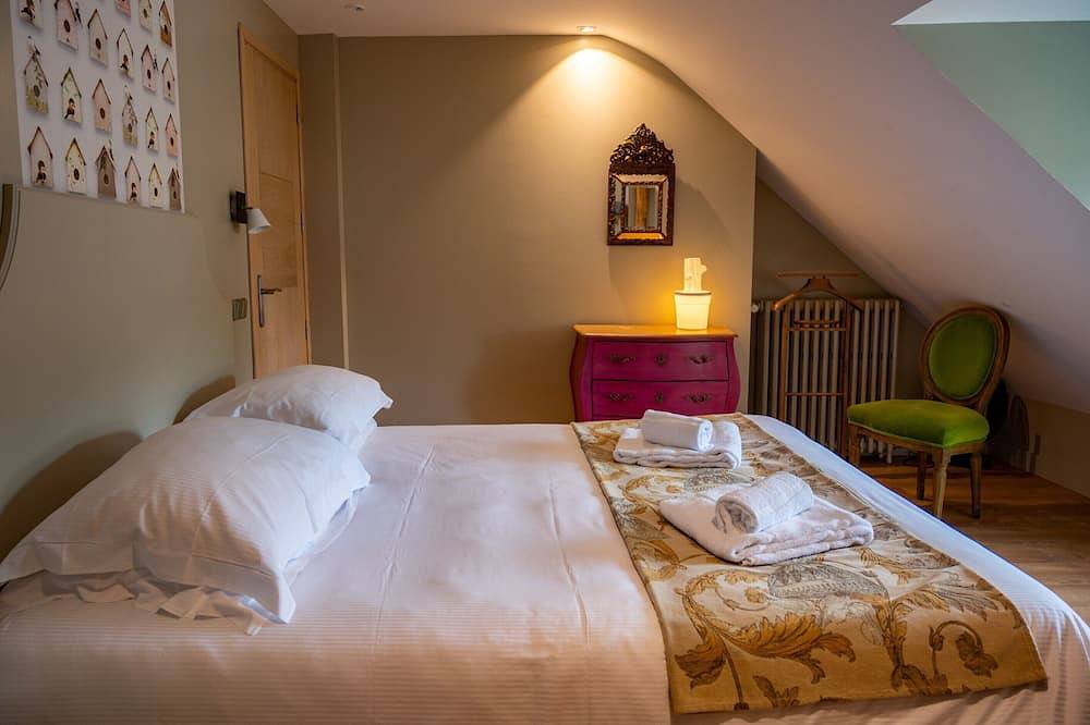 Entire apartment, La Maison des Cochers - 2nd floor Apartment. in Amboise, Tours region
