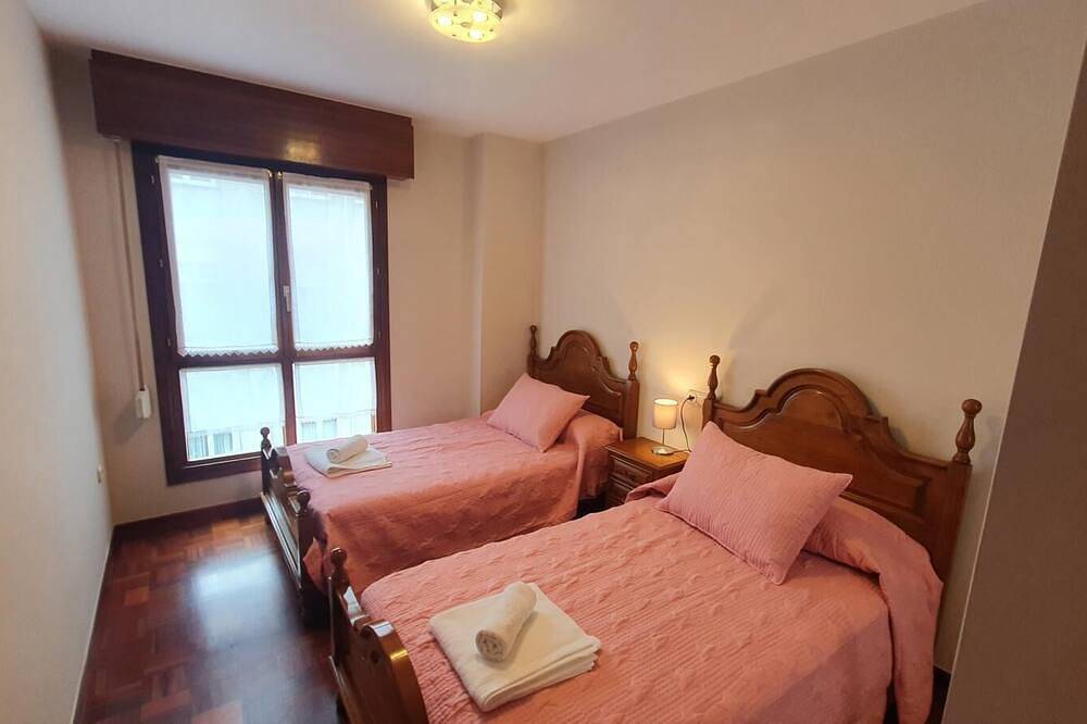 Entire apartment, Two Bedroom Apartment in Avilés, Costa Verde (Spain)