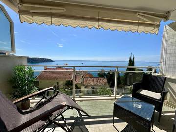 Gîte pour 3 personnes, avec vue ainsi que terrasse et piscine, animaux acceptés dans Plage Du Golfe Bleu Roquebrune Cap Martin