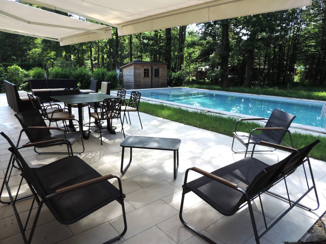 Maison neuve avec piscine dans un domaine arboré in Sommecaise, Région d'Auxerre
