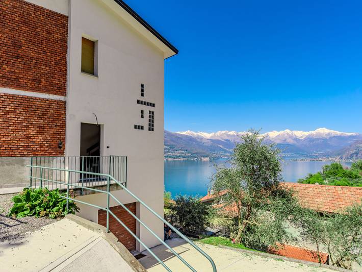 Ferienhaus für 13 Personen, mit Balkon und Terrasse sowie Garten und Seeblick in der Lombardei - 2