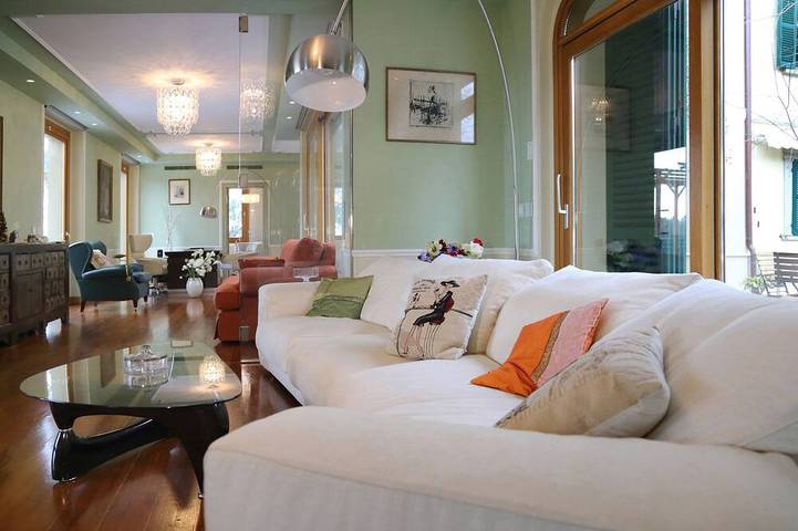 Ferienwohnung für 8 Personen, mit Whirlpool und Terrasse sowie Garten, mit Haustier