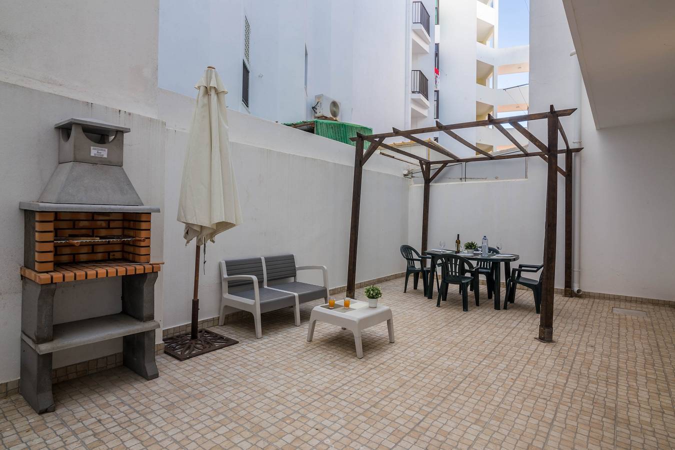 "Beach Residence 01" met terras, barbecue, Wifi & kabel-tv; parkeerplaats beschikbaar, foto 7