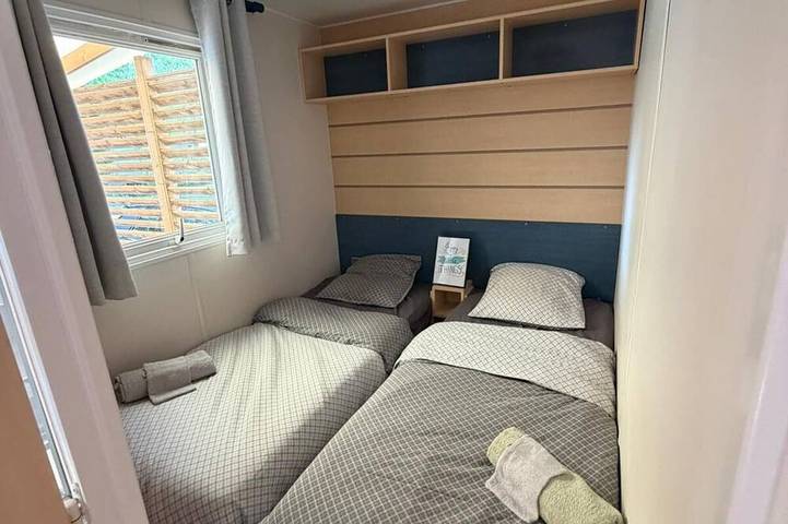 Mobile home with quiet terrace not overlooked - ideal for families or couples in La Roque-d'Anthéron, Aix-en-Provence region