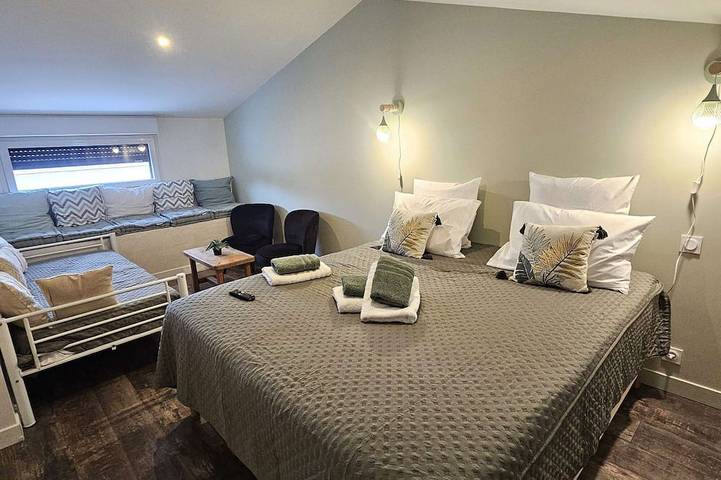 Location de vacances pour 6 personnes, avec piscine ainsi que jardin et terrasse à Sainte-Soulle - 3