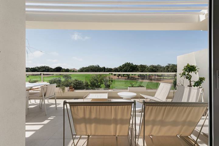 Ferienhaus 'Beautiful House in Emerald Green' mit Meerblick, WLAN und Klimaanlage in San Roque Club, San Roque