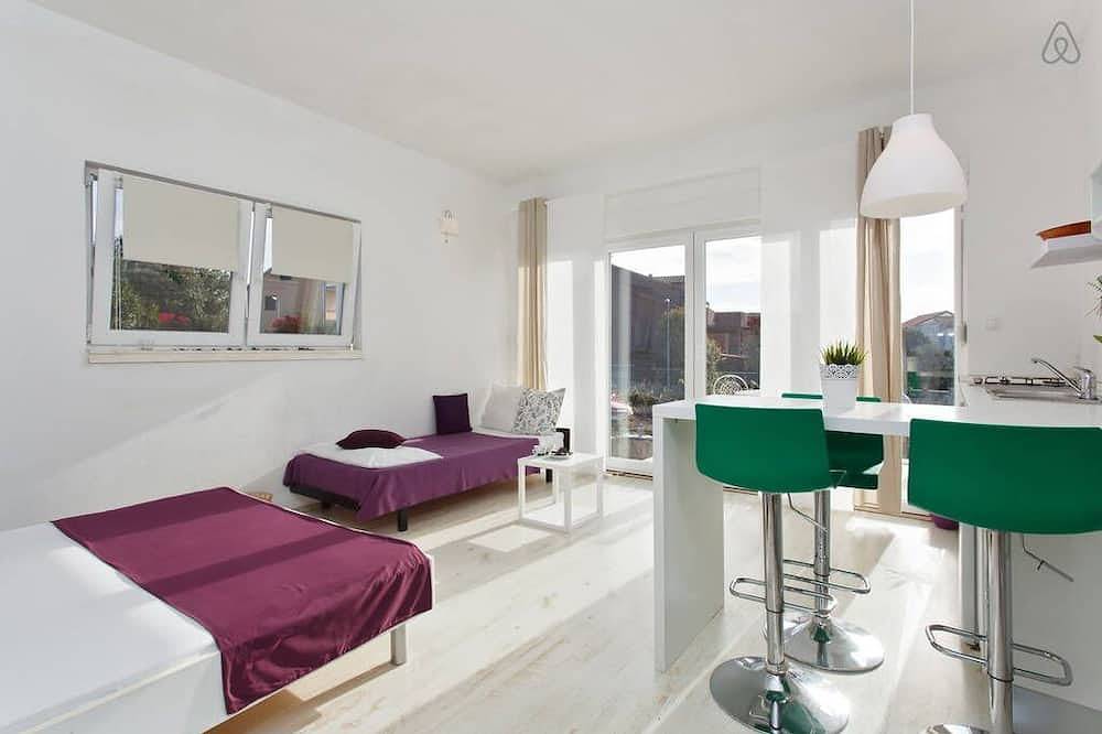 Apartamento entero, Summer holiday No.1 studio apartm.- 2 min walk to the beach, free:Wi-Fi, parking in Šibenik, Condado de Šibenik-Knin